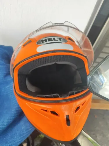 Capacete seminovo
