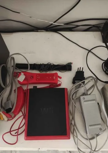 NINTENDO WII MINE + 3 jogos 