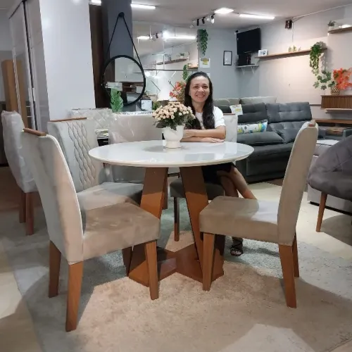 SALA DE JANTAR COM TAMPO REDONDO E 4 CADEIRAS