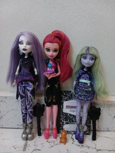 Lote com 3 Dolls de Monster High 