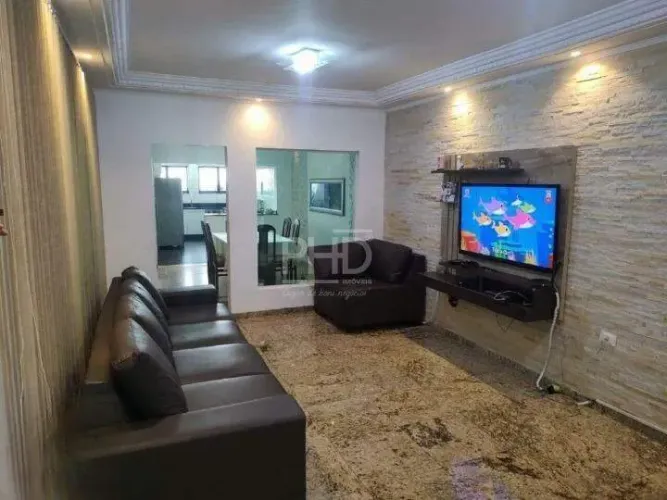 Sobrado de 260 m² para Locação com 3 Dormitórios, Suíte e Excelente Localização na Paulicé