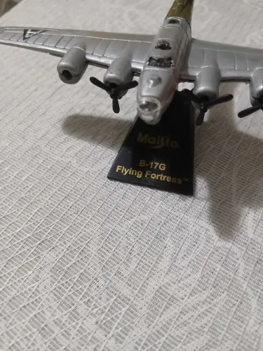 Miniatura do Jornal Extra - Avião Flying Fortress