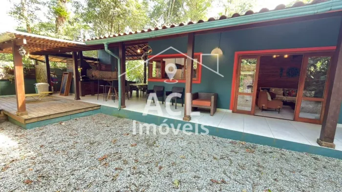 Casa Beira-Rio Exclusiva no Sertão de Camburi | 3 Dorms (2 Suítes) | Paisagismo | Próxima 