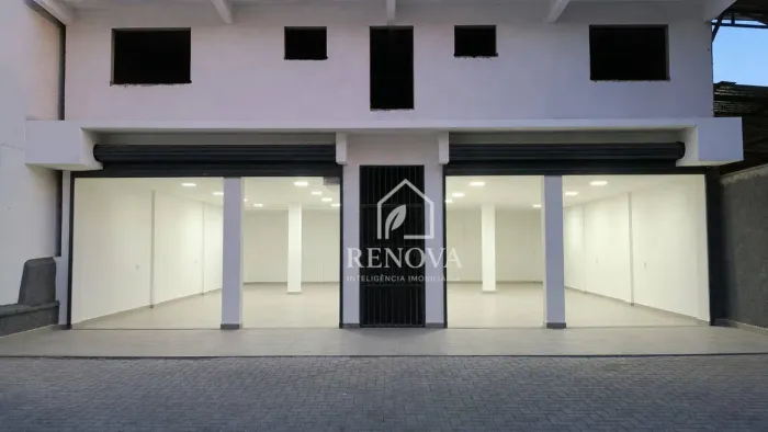 Lojas Comerciais Integradas no Meudon 134m² em Avenida Principal de Teresópolis