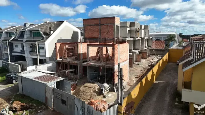 Sobrado em SANTA FELICIDADE com 151,32m²