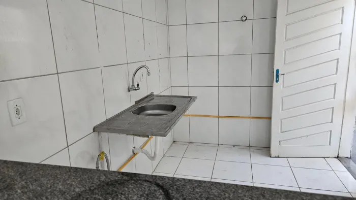 Alugo casa de condomínio fechado no parque dos ipes 3 