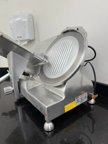 Fatiador Laser UPX 300 - 220V - Profissional - R$ 2.000