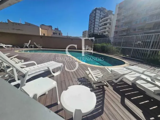 Tijuca - Rua Soares da Costa - Apartamento reformado 3 quartos, suíte, varandão, infraestr