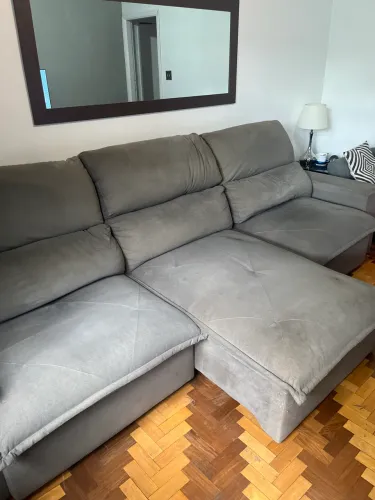 Sofá retrátil em veludo