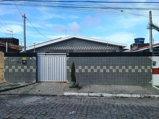 Casa com 3 dormitórios à venda por R$ 440.000,00 - Cuiá - João Pessoa/PB