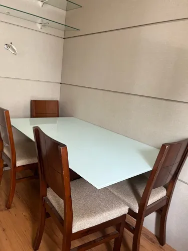 Mesa de Jantar + 4 Cadeiras com Tampo de Vidro - 150x90 cm