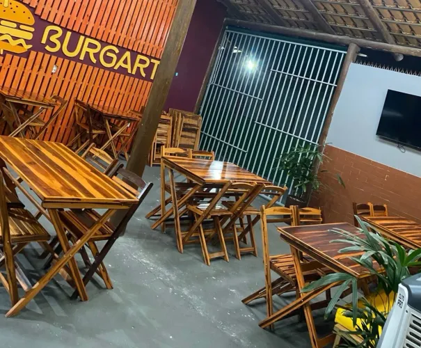 Vendo mesas e cadeiras de madeira