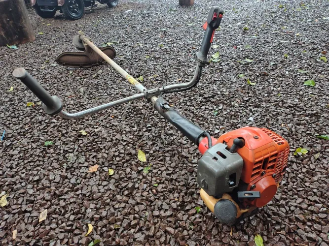 Roçadeira husqvarna 236R usada em perfeito estado 