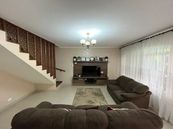Sobrado com 03 dormitórios á venda, 240 m² no bairro Vila Scarpelli - Santo André/SP