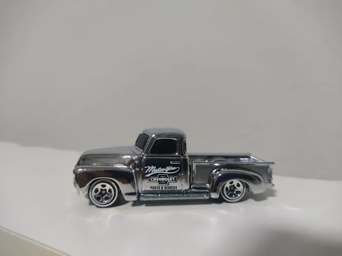 HOT WHEELS 52 CHEVY CLASSICS (CROMADO)