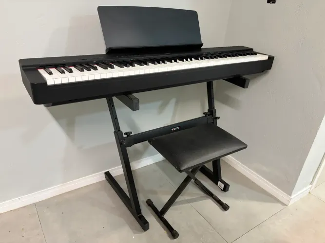 ? Yamaha P-225 Preto 2025 + Suporte + Banqueta Saty