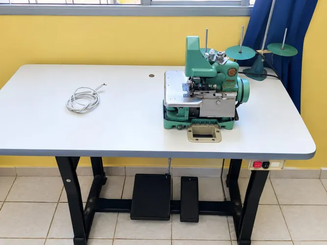 Vendo 2 máquinas de costura, Marca Galoneira e Overlock