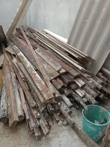 Escoras para laje e tábuas de 20
