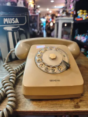 Relíquia Vintage. Telefone de disco Siemens. Anos 70
