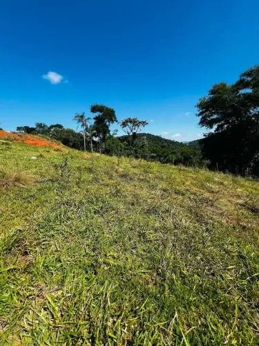 Seu pedaço de paraíso está a apenas 2 km do asfalto e com fácil acesso pela Dom Pedro I.