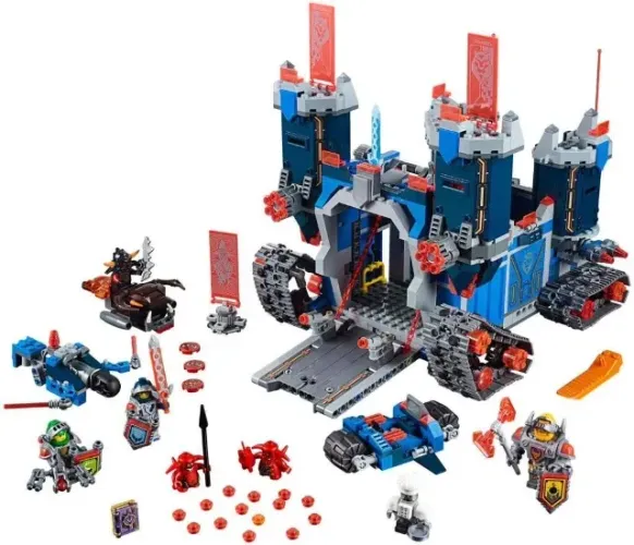 LEGO Nexo Knights - O Fortrex (70317) lançado em 2016 - 1140 pecas NOVO