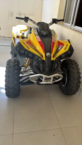 BRP Can-Am quadriciclo Renegade 4x4