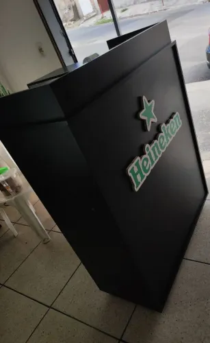 Vendo balcão expositor com balcão de caixa , material em MDF 