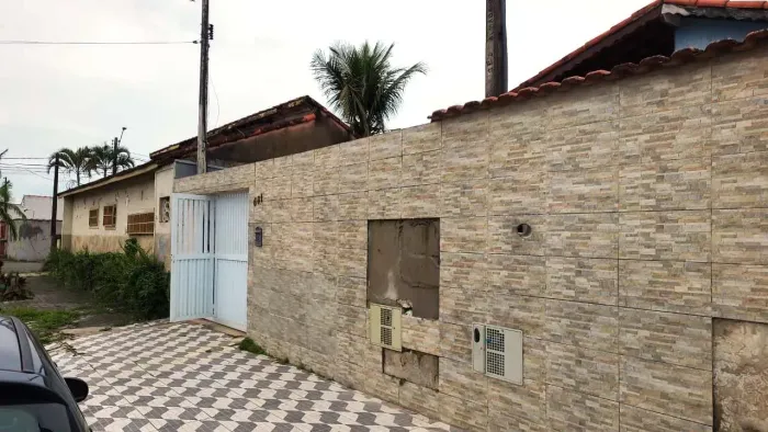 Casa para aluguel possui 78 M² com 2 Quartos em Balneário Itaóca - Mongaguá - SP
