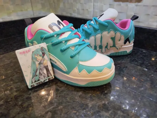 Moeyu tênis Hatsune miku