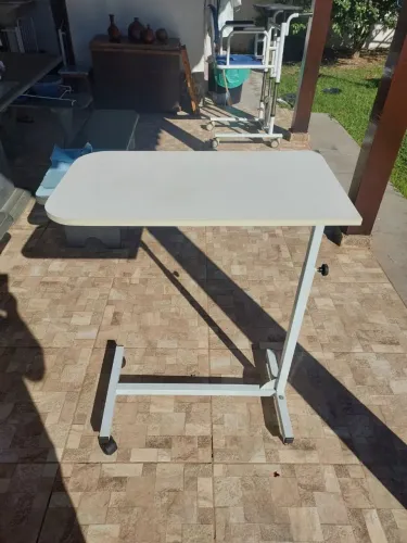 Mesa Auxiliar para Refeição Ajustável