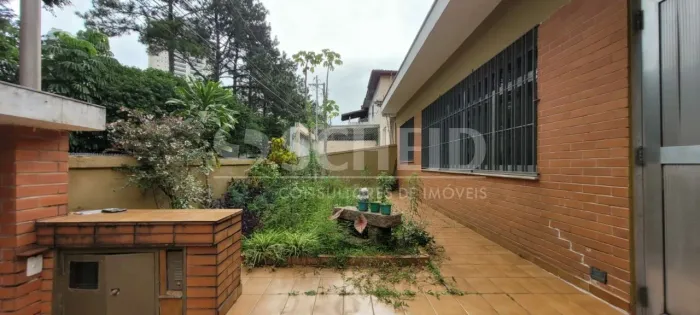 Venda de Casa Térrea - Travessa da Av. Interlagos, em excelente locação!
