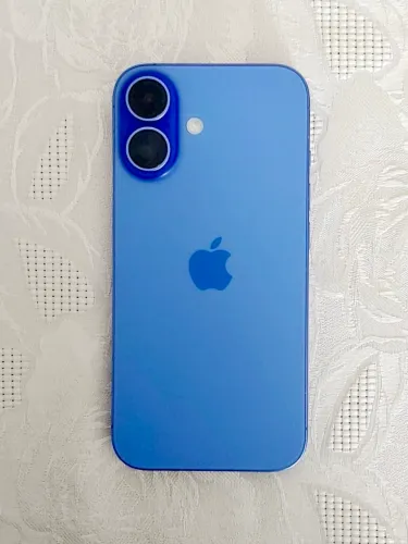 iPhone 16 128GB (Ultramarino) em excelente estado