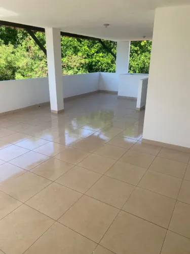 Alugo casa condomínio no centro de Lauro de Freitas
