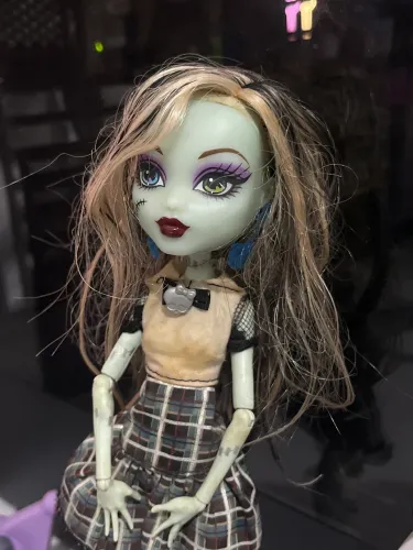Boneca Monster High Frankie Stein School?s Out