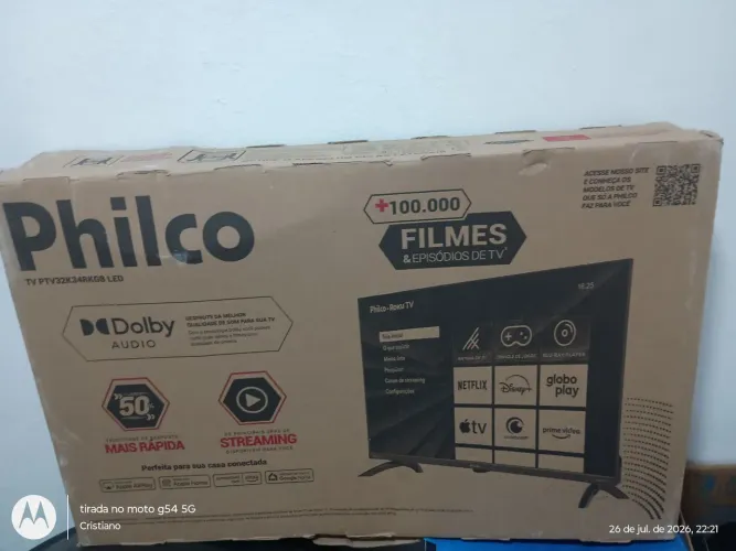 uma TV de 32 polegadas Philco de LED 