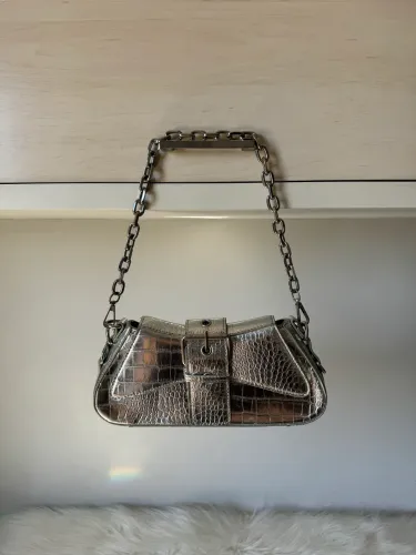 bolsa de ombro metalizada croco