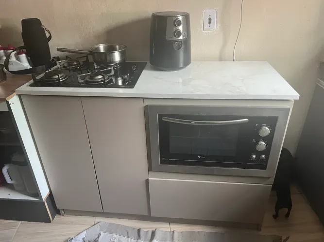 Forno , fogão e bancada 