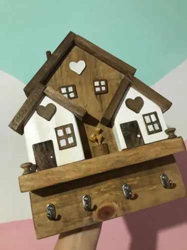 Porta chaves estilo FarmHouse em madeira artesanal