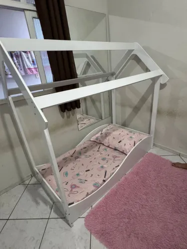 Vendo essa cama nova nunca desmontada,vai com o colchão