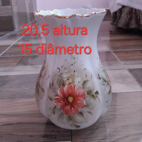 Vaso em porcelana pintado a mão