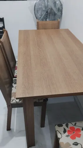 Vendo conjunto de mesa com 4 cadeiras nova, pouco tempo de uso