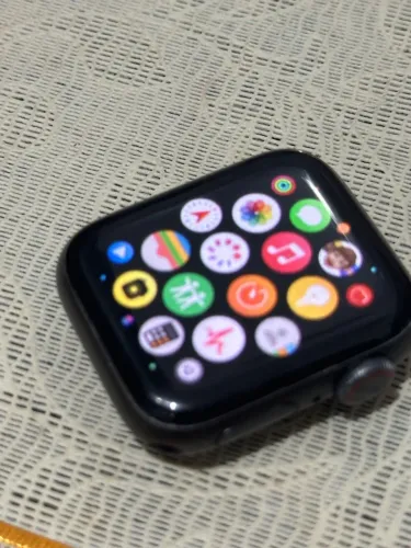Apple Watch 5 40mm com LTE, bateria 91% muito barato