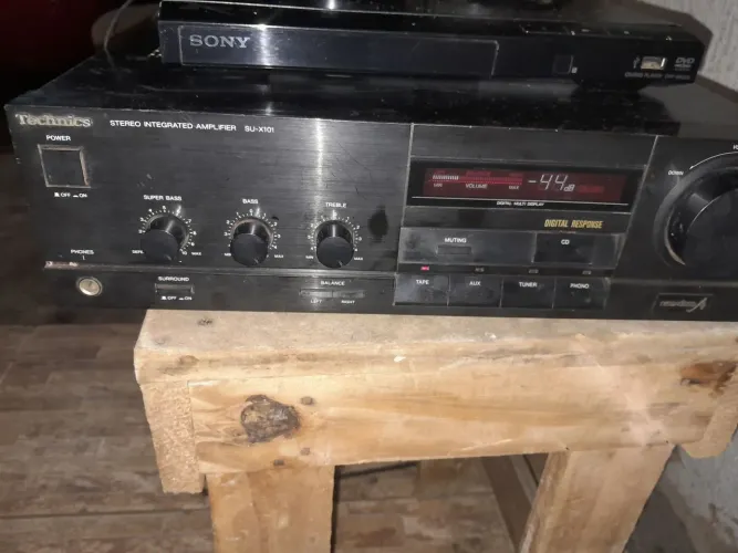 Vendo um amplificador receiver da técnicas su-x101