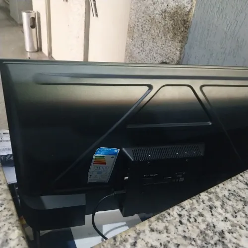Vendo uma TV samsung 65 polegadas 800.00 com avari na tela 