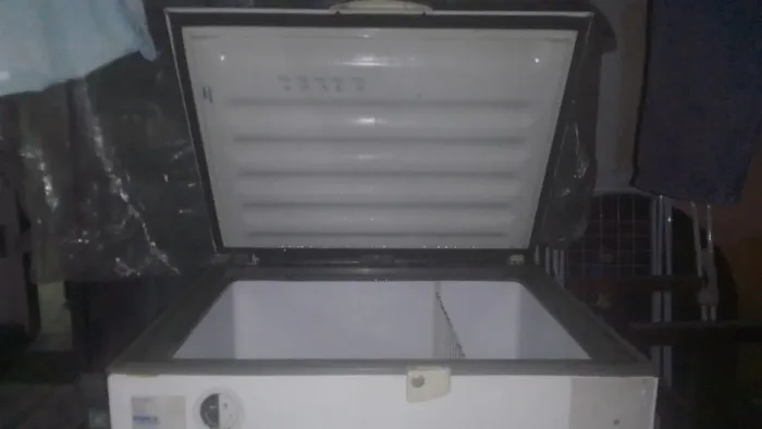 Freezer! Só com um defeito tem que recondicionar, ACEITO UM MOTOR DE  1/3  Zap * 