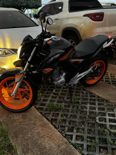 Moto CB Twister 250F, 2021, quitada. Único dono. 