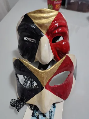 Máscaras em Papel Machê 