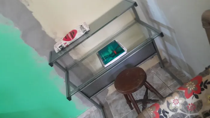Mesa com suporte extra de vidro