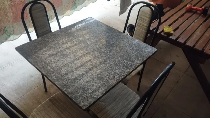 Mesa 4 cadeiras de jantar
