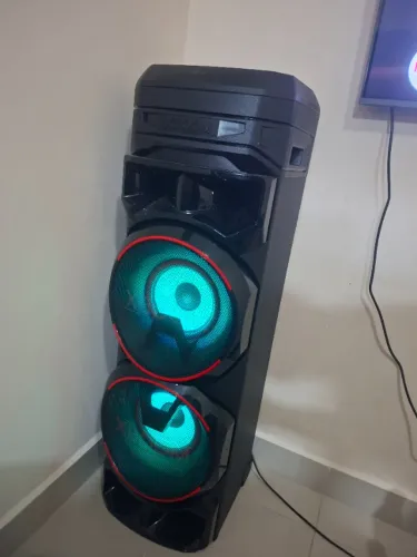Torre de Som LG XBOOM Graves Potentes, Bass Boost, Iluminação Colorida, Karaokê, RNC9
